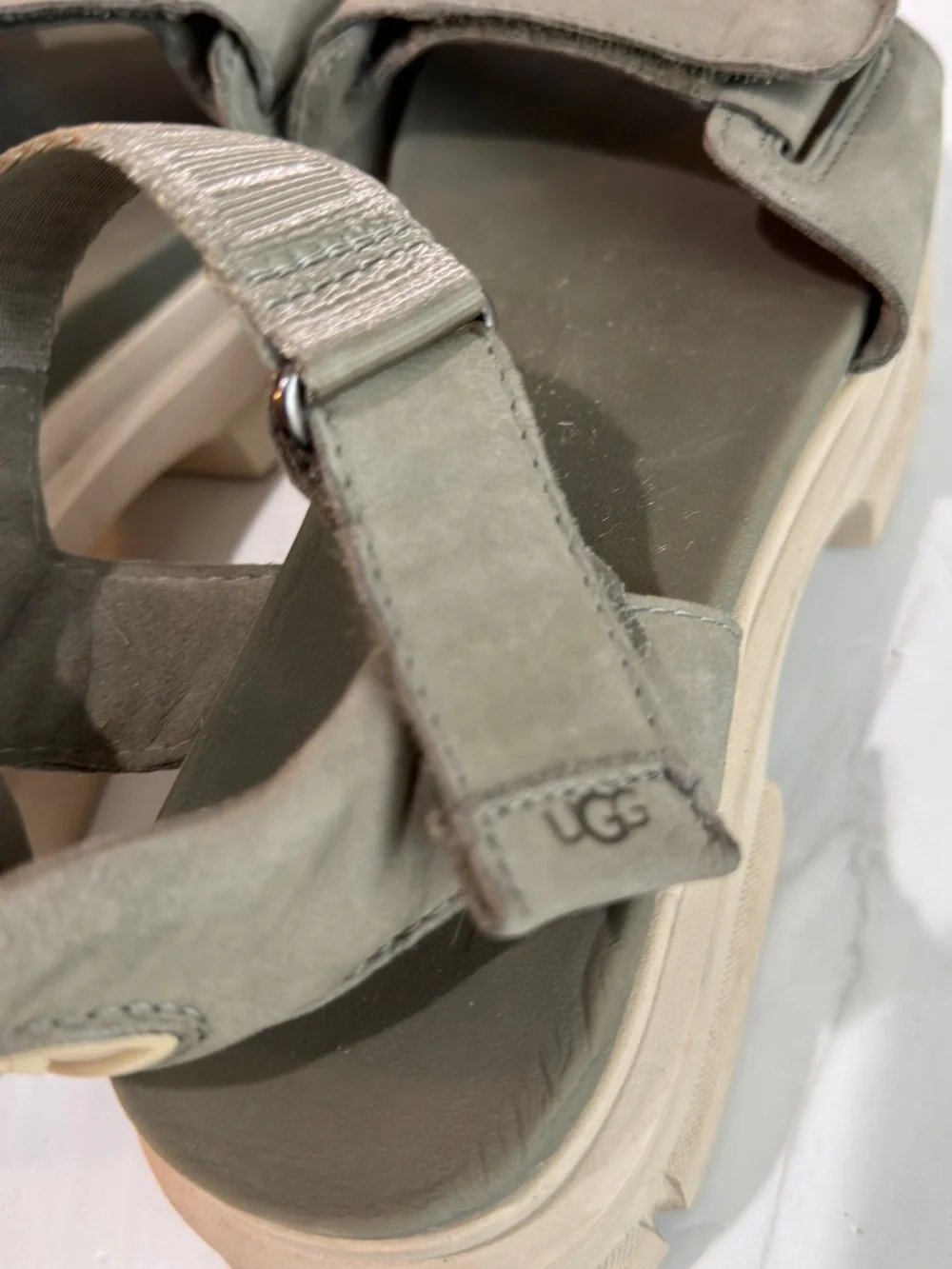 UGG THE ASHTON SANDAL CHUNKY PLATFORM LEATHER Strappy MOSS GREEN SIZE 9